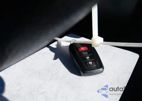 2021 Toyota Rav4 Xle z USA, uszkodzony, nr VIN 2T3P1RFV8MW211225